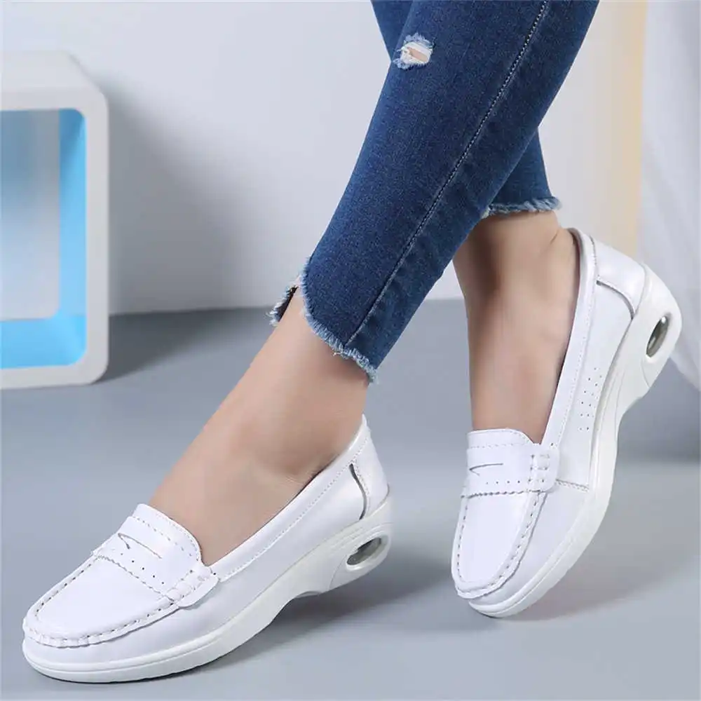 Thick Sole Slipon White Traine - Tech Accessories To Buy บทวิจารณ์และราคา